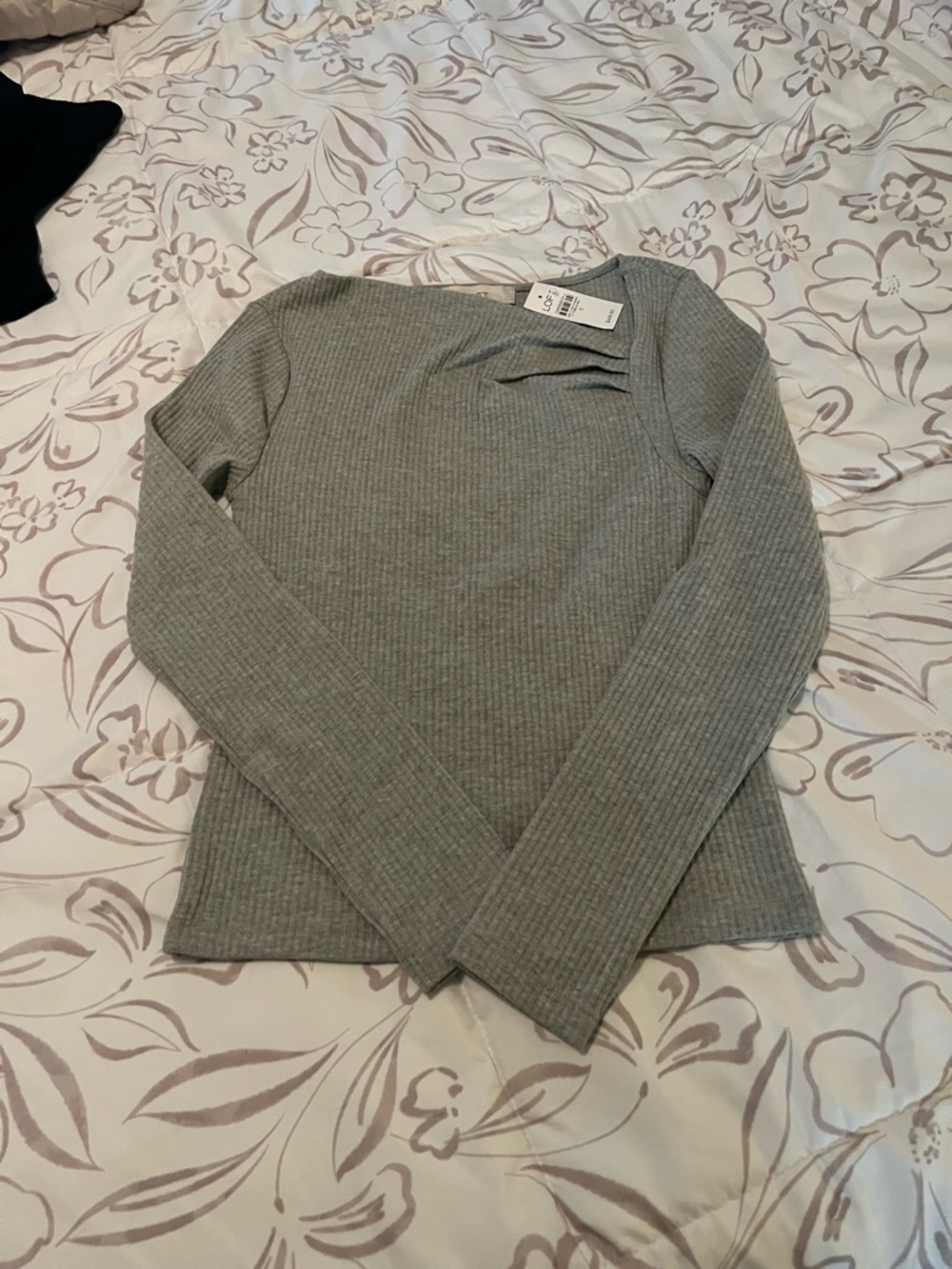 The Loft Ribbed Long Sleeve Top in Heather Gray